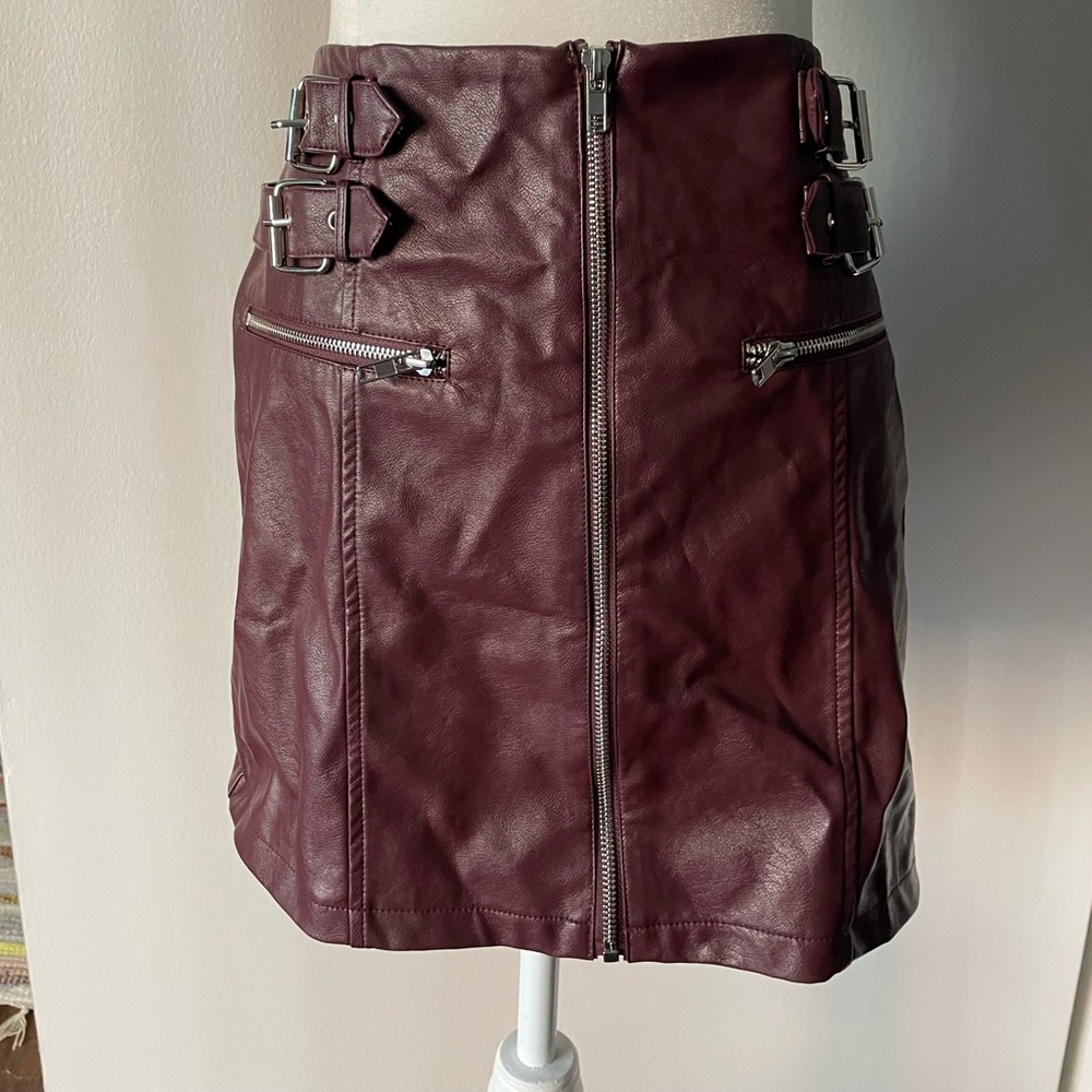 Maroon edgy skirt with zippers and buckles